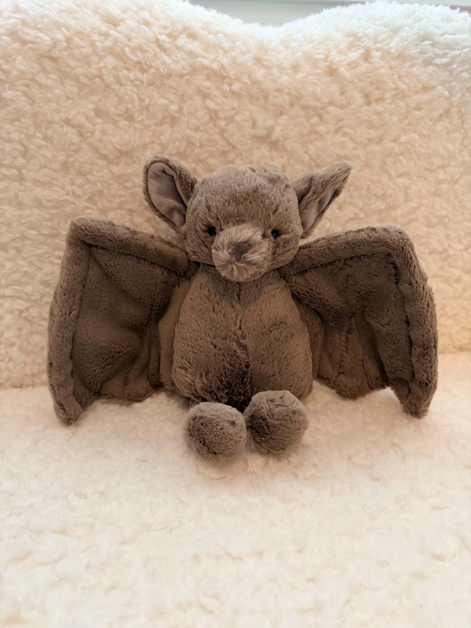 NWOT Medium Bashful Bat β photo 1
